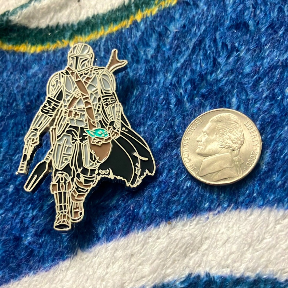 Rare Disney Star Wars Mandalorian & Groga Silver Enamel Collectors Pin Brooch
